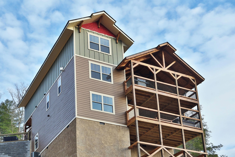 Exterior & Views