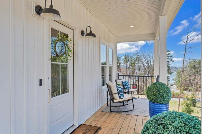 Terrace/patio 2, Lake Twin Cove - New!, Bedford