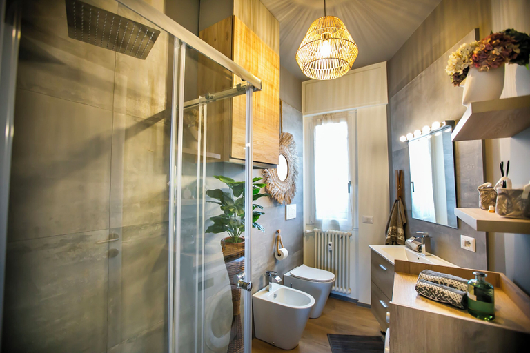 Bathroom 5, 10 Floor Apartments, Como