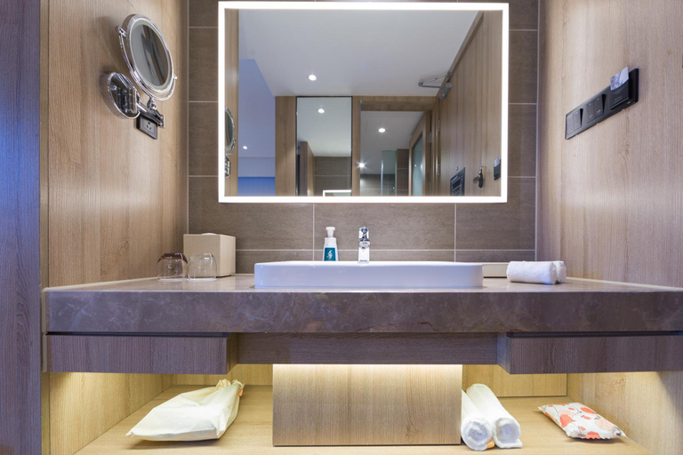 Bathroom 4, Atour Hotel Jinan Yingxiongshan Road, Jinan