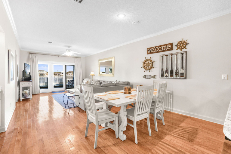 Room 3, Dolphin Harbor 1B Bay Beach Access Sleeps 10 Three Bedrooms 3 Baths, Escambia