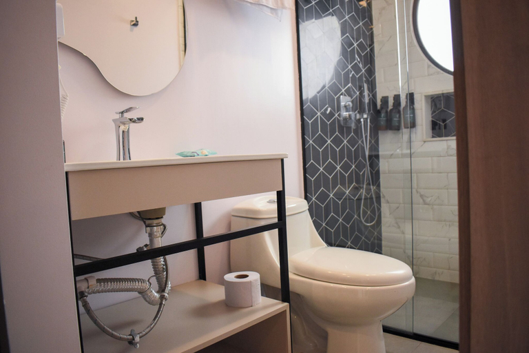 Bathroom 5, Hotel Living 35 Suites by Growing Group, Medellín