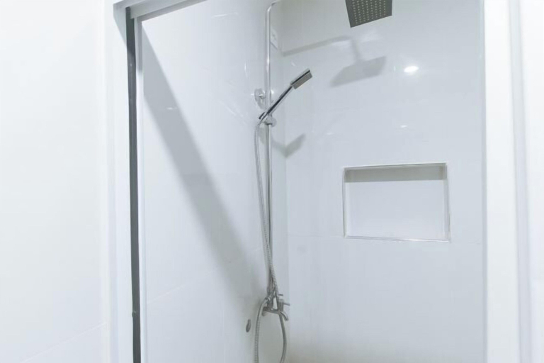 Bathroom 4, RedDoorz @ Happy Stay Apartelle, Dauis