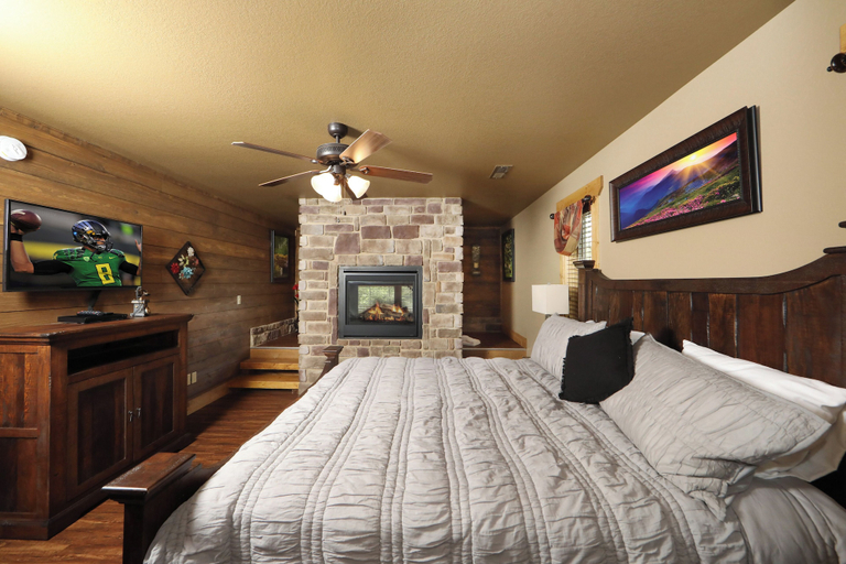 Bedroom 2, Movie Dive-inn, Sevier