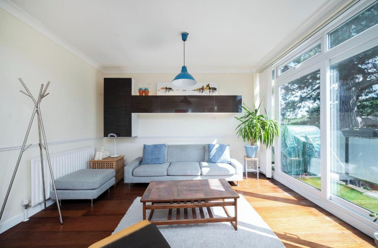 Room 3, Cosy One-bedroom Flat in Bromley, London