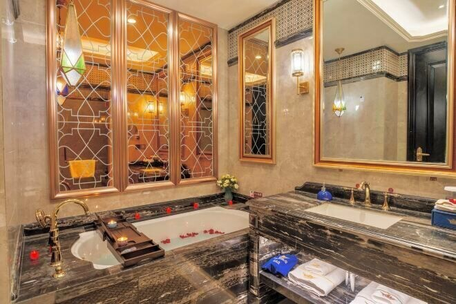 Bathroom 4, SI LU TIAN SHAN HOTEL, Ili Kazakh