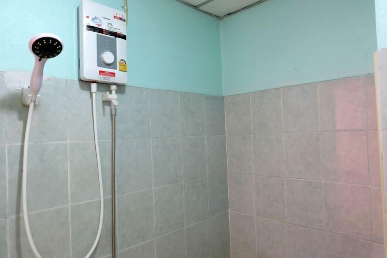 Bathroom 4, POP 75429 101 Place Navanakorn, Khlong Luang