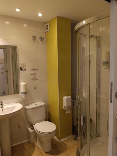 Bathroom 3, Ekia Pentsioa, Guipúzcoa