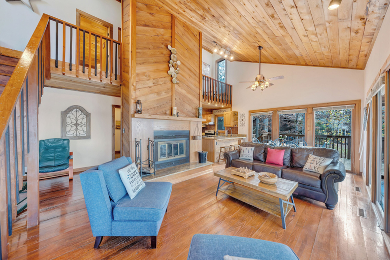 Living area 5, Lakeside Lodge - Lakefront Home With Private Dock & hot tub, Bedford
