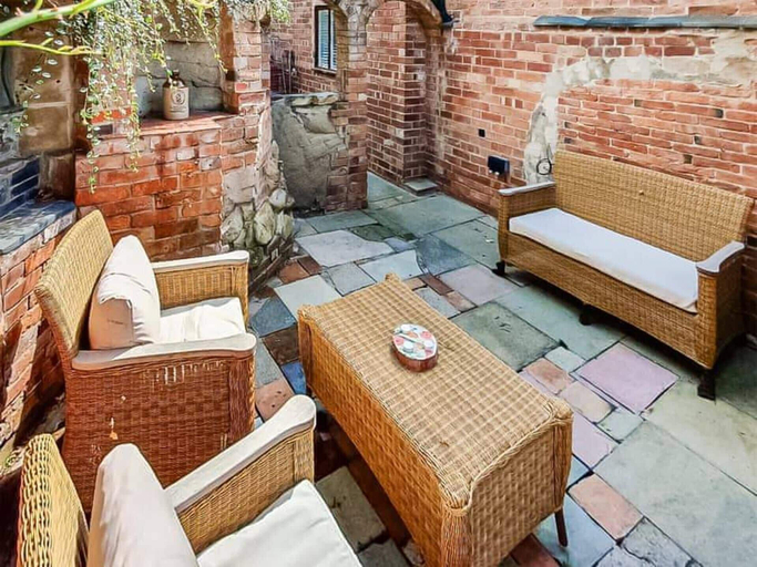 Terrace/patio 2, Poulter Cottage - Elkesley, Nottinghamshire