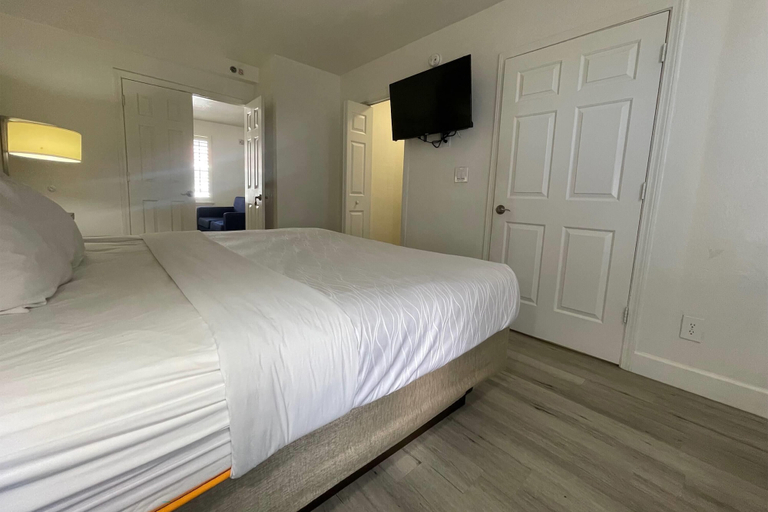 Bedroom 3, SureStay Plus Hotel by BW Tempe University, Maricopa