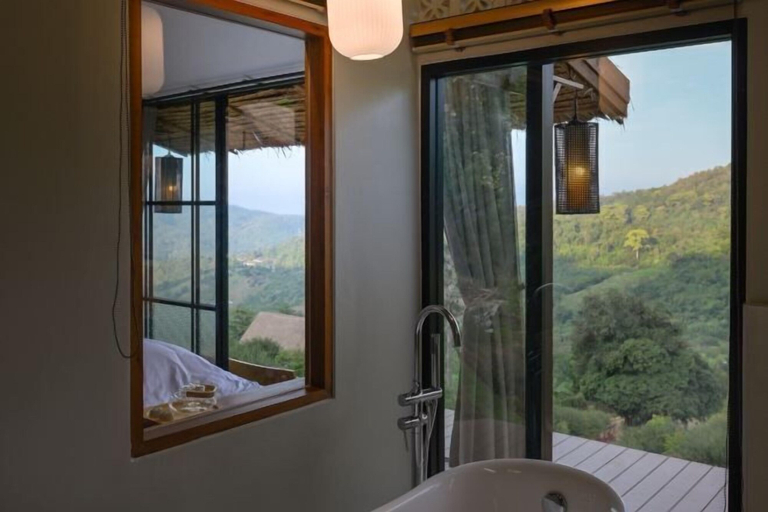 Bathroom 3, Chai Cheevit Maesa, Mae Rim