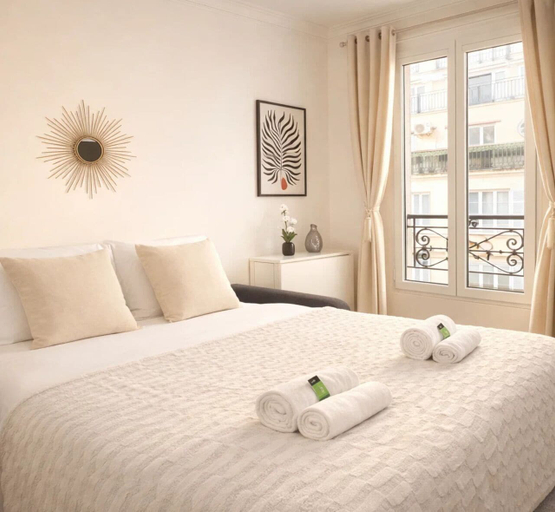 Bedroom 3, 1565 Pétion, Paris