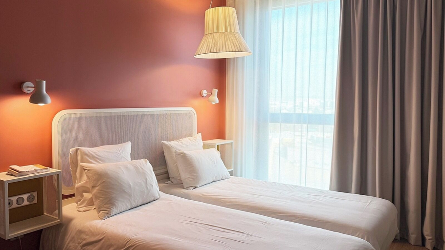 Bedroom 3, OKKO Hotels Nice Aéroport, Alpes-Maritimes