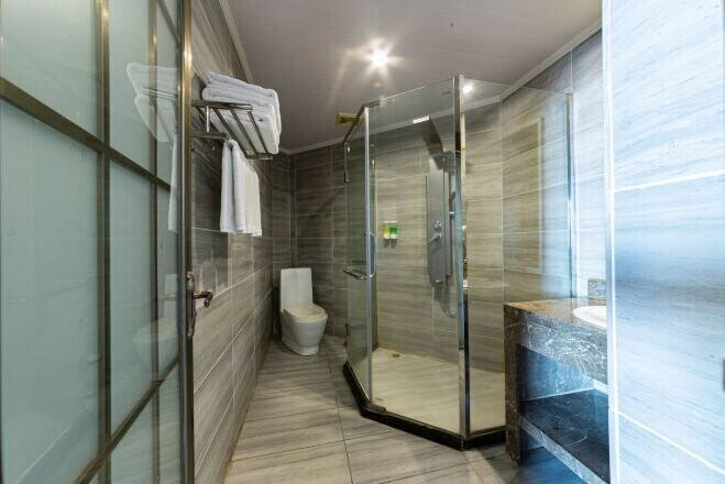 Bathroom 4, Lanli Baihe Hotel (xindacheng 2 Road), Yangjiang