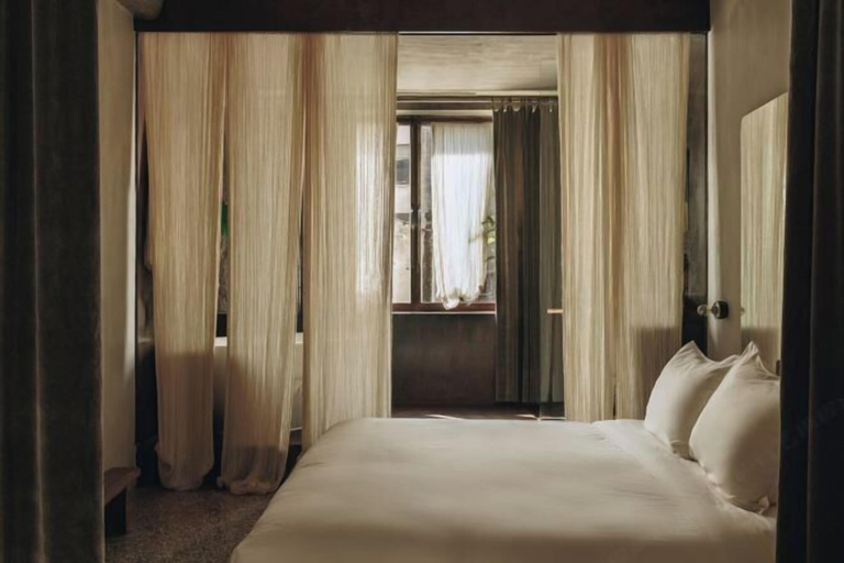 Bedroom 5, Mona Athens, Attica
