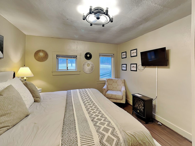 Bedroom 3, The Whiskey Barrel Lodge by Taylor Made Deep Creek, Garrett
