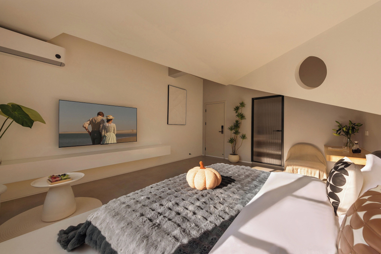 Room 5, Mountain Resort Hotel, Dali Bai