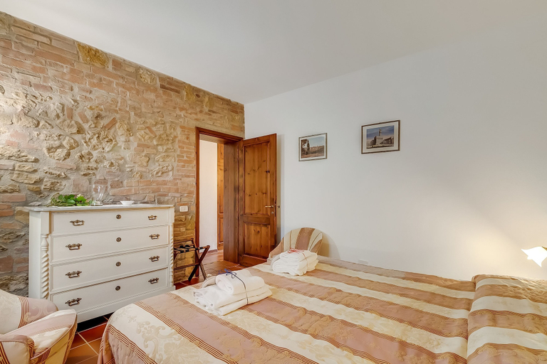 Room 3, Charming Borgo Ciclamino Pool Activities, Florence