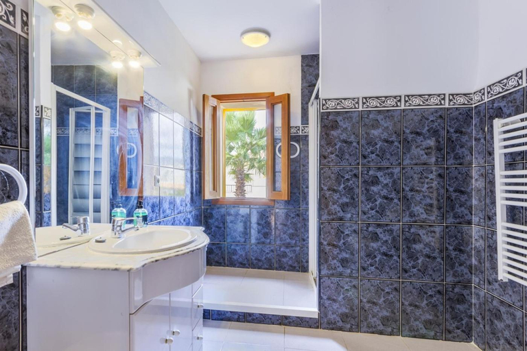 Bathroom 2, Villa Llenaire, Baleares