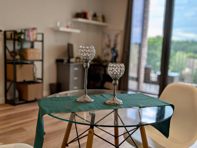 Room 2, Amazing Flat With Free Parking and Balcony, Surrey