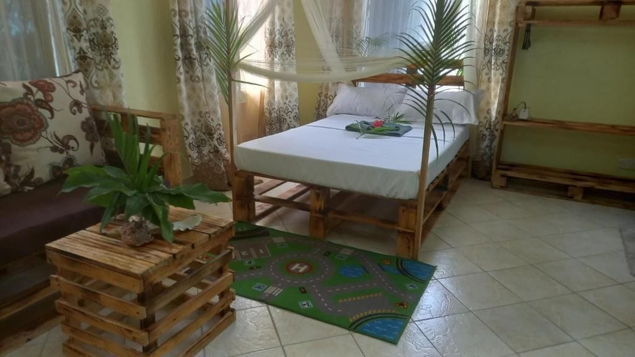 Room 3, Mount Zion Paradise Guest House, Kilifi South
