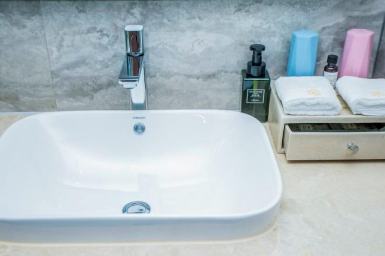 Bathroom 3, He Hotel, Changsha