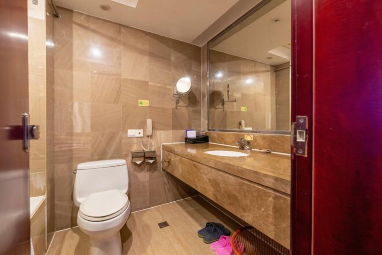 Bathroom 2, Huayu International Hotel, Xiangtan