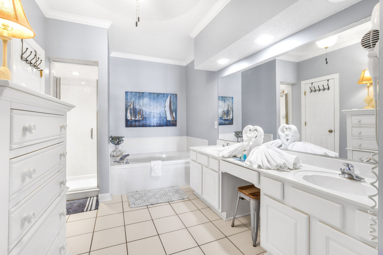 Room 5, Dolphin Harbor 1B Bay Beach Access Sleeps 10 Three Bedrooms 3 Baths, Escambia