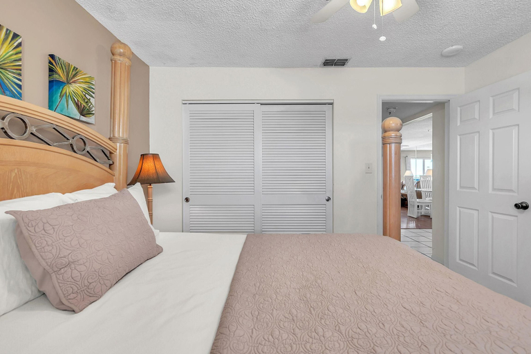 Room 5, Sea Breeze 704, Pinellas