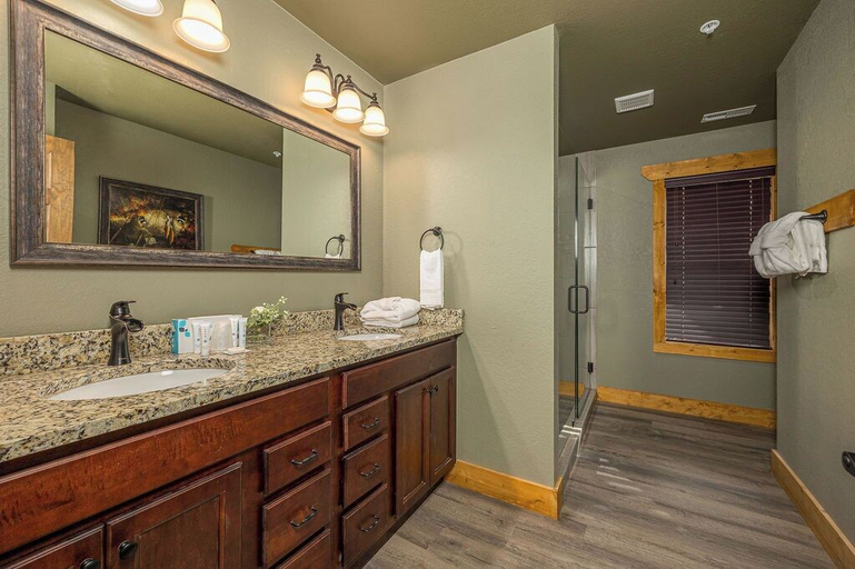 Bathroom 3, Starry Starry Night, Sevier