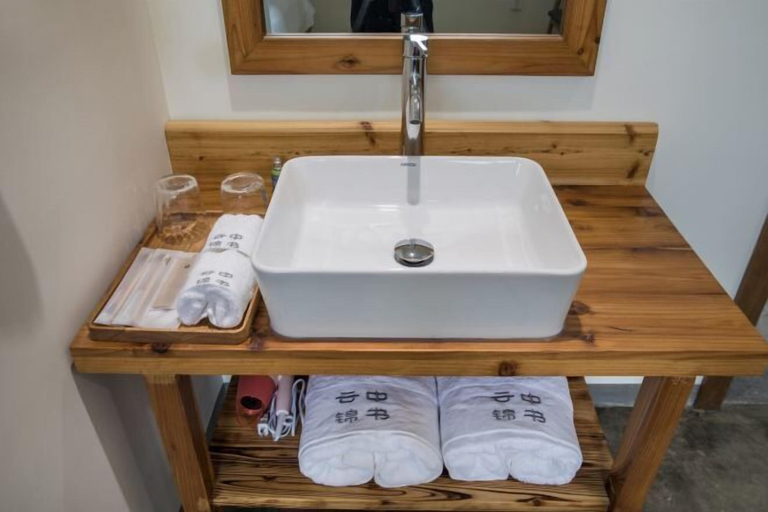 Bathroom 2, Wuyishan Yunzhong Jinshu Homestay, Nanping