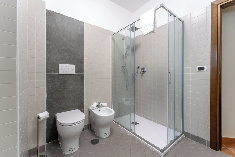 Bathroom 2, La Perla del Sangro, L'Aquila
