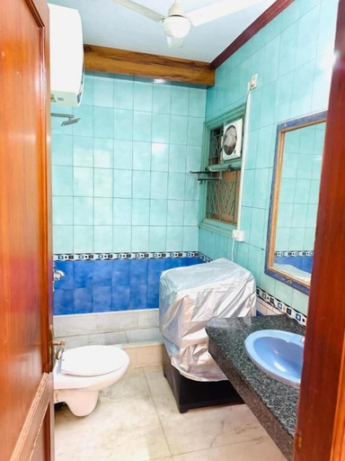 Bathroom 5, Fortune Home Service Apartment, Studio E-30, Delhi