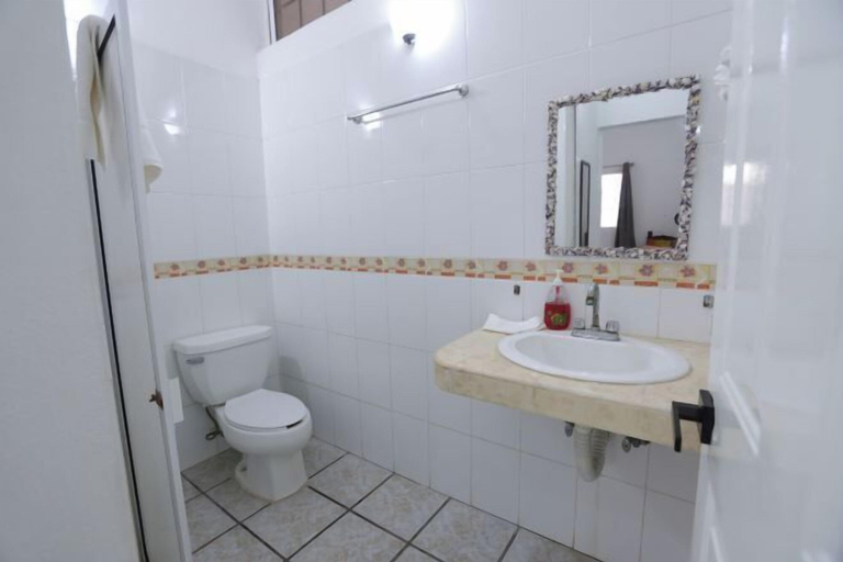 Bathroom 3, La Casa Mariposa, Compostela