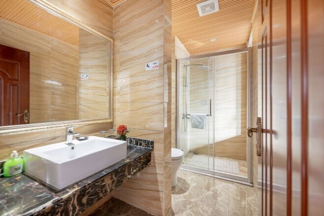 Bathroom 3, Huquan Bund Hotel, Honghe Hani and Yi