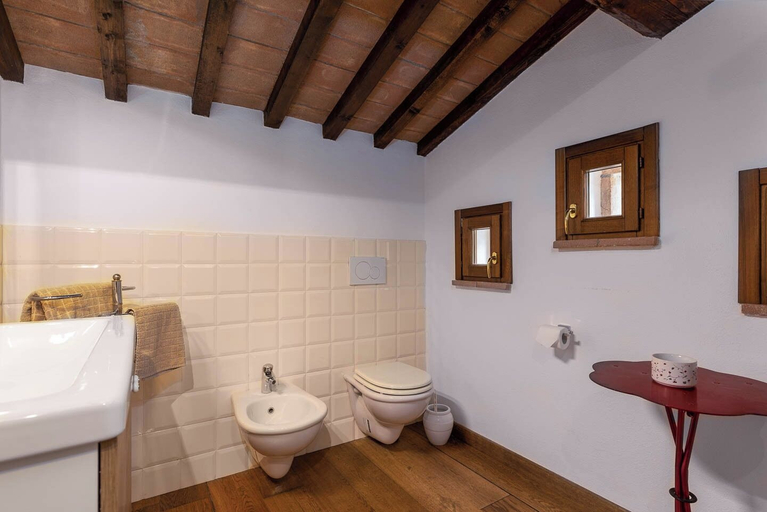 Bathroom 4, Villa Montegemoli, Pisa