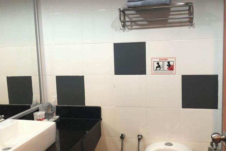 Bathroom 4, TD Mutiara Hotel, Semporna