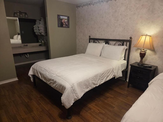 Room 4, Burnham's Lodging, San Saba