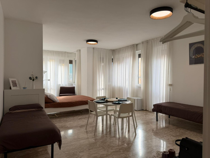 Others 5, 1402 Rooms, Matera