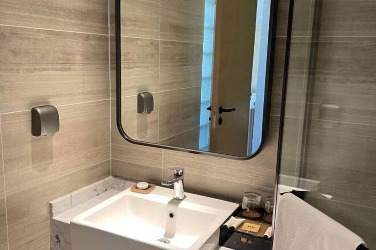 Bathroom 4, Eastern Holiday Hotel, Tonghua