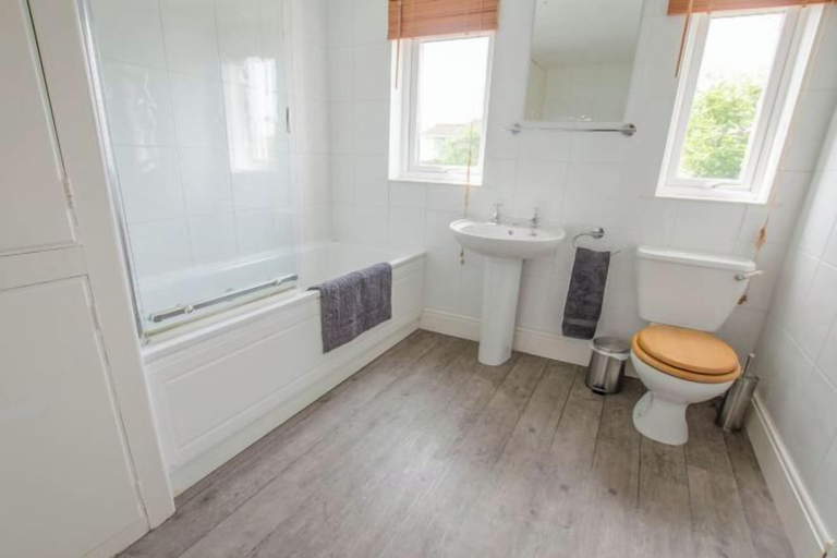 Room 2, Cloudbreak Hot Tub Log Burner, Dogs Welcome, Devon