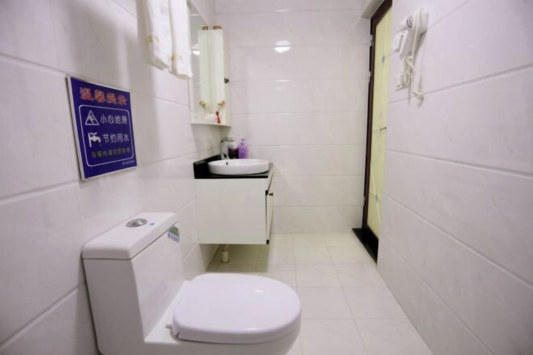 Bathroom 4, Haiyun Inn, Huangshan