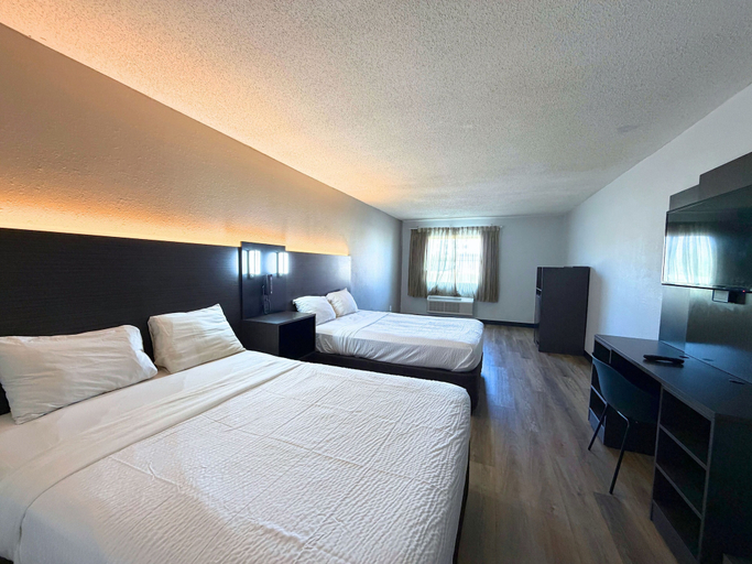 Bedroom 3, Motel 6 Elkhart, IN, Elkhart
