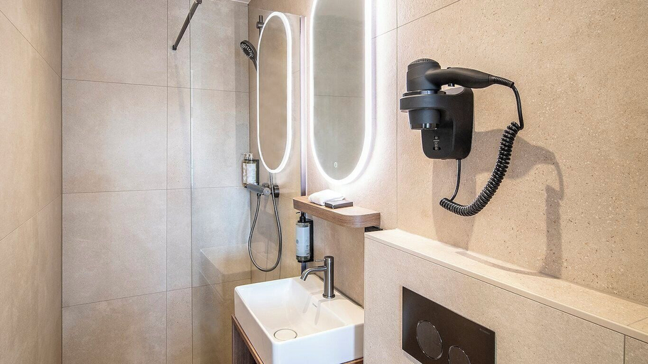 Bathroom 4, Hotel Nes Amsterdam, Amsterdam