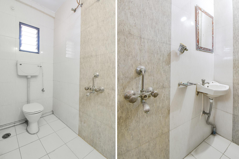 Bathroom 4, Via Yashraj Inn, Pune