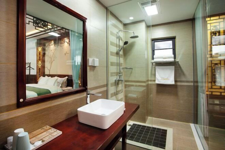 Bathroom 3, Yamingyuan Inn, Dali Bai