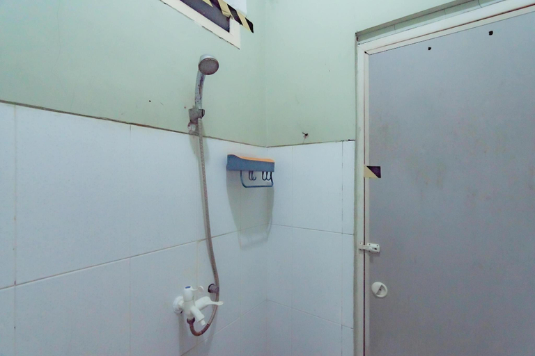 Bathroom 3, Koolkost Syariah @ Jalan Jendral Ahmad Yani, Karawang