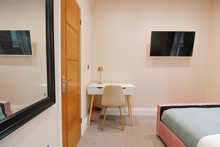 Others 5, Farringdon Rooms, London