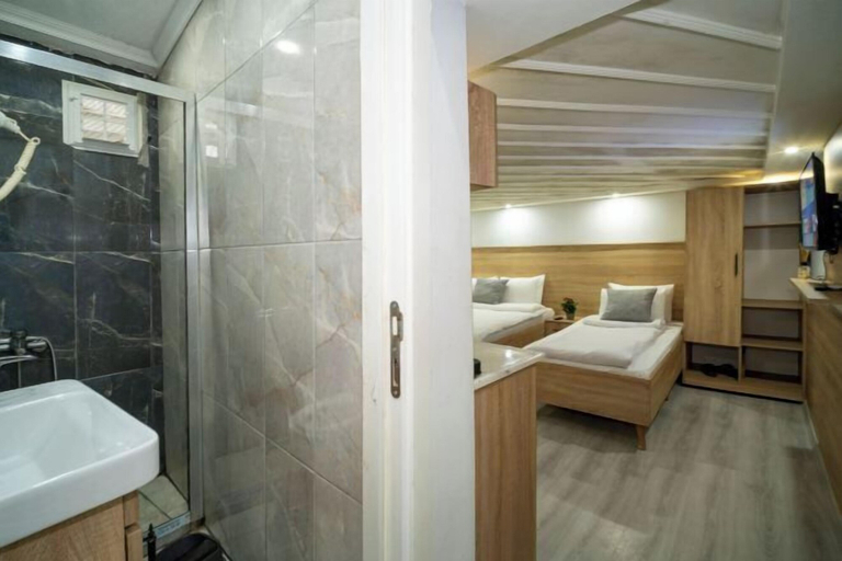 Bathroom 5, New Life Taksim Hotel, Beyoğlu